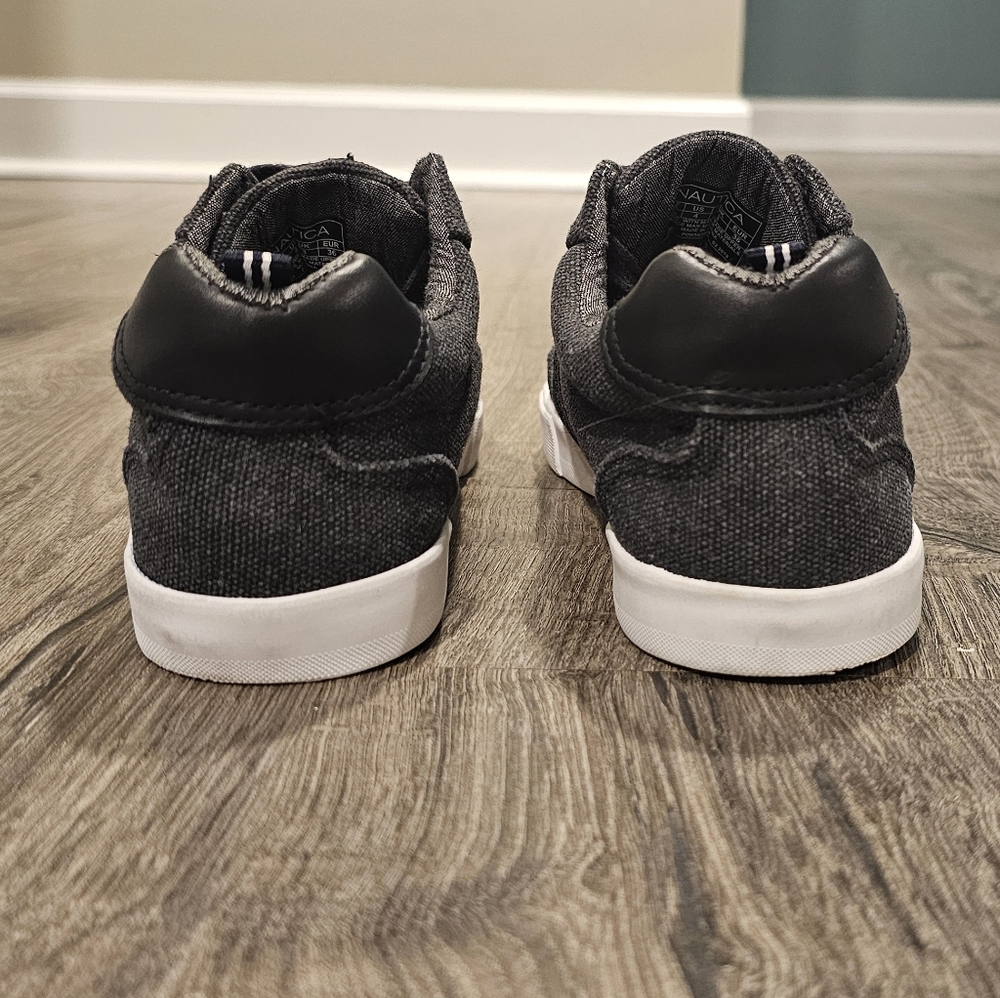 Nautica Youth Shoes Style Hull Gray, Size 4 Youth Great Condition Boys Sneakers - Picture 5 of 14